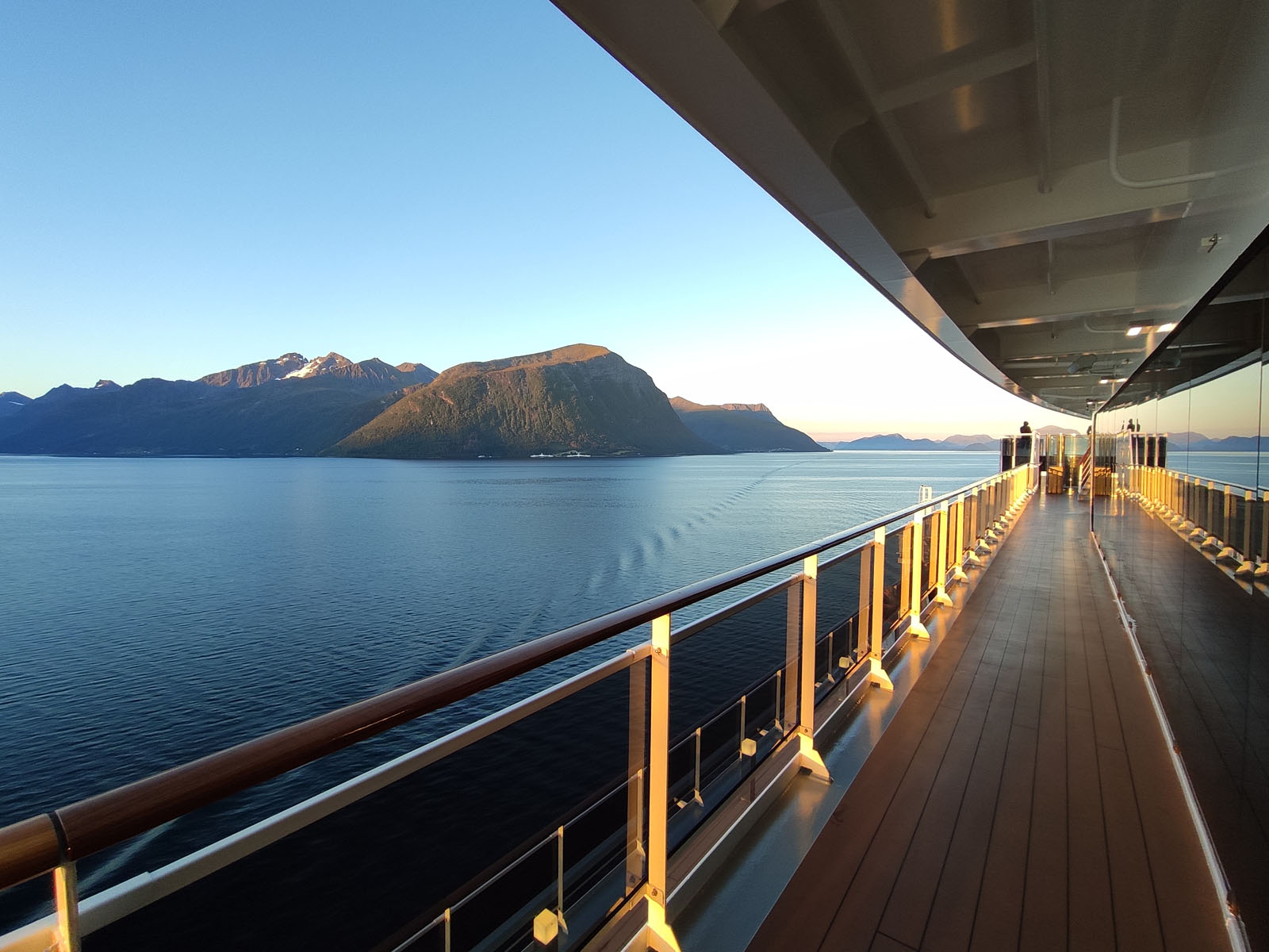 How to Choose Cruises to Norwegian Fjords