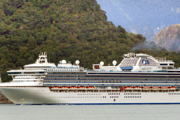 current position of cruise ship iona