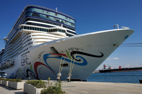 cruise ship docked in qatar