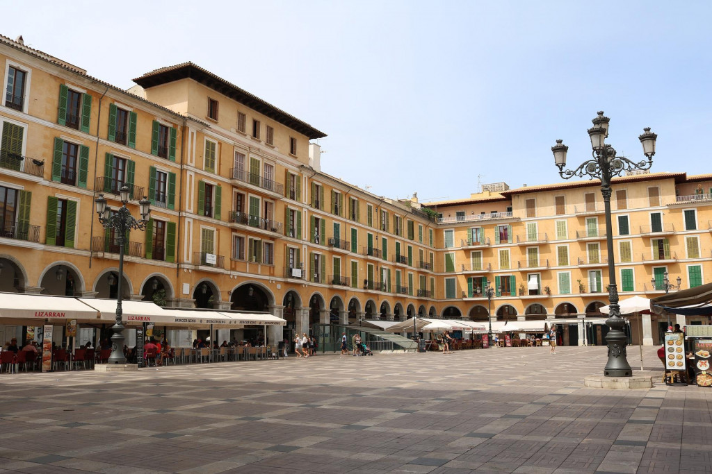 What to Visit in Palma de Mallorca Cruise Port - Plaza Mayor