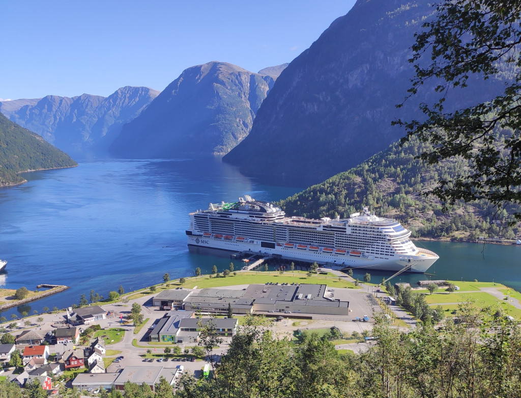 What ports of call the cruise itinerary must contain if we are speaking about an ideal cruise to Fjords